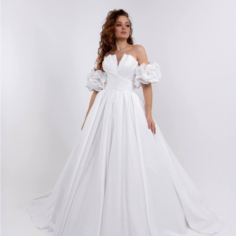 White Puff Sleeve Sweetheart Wedding Gown